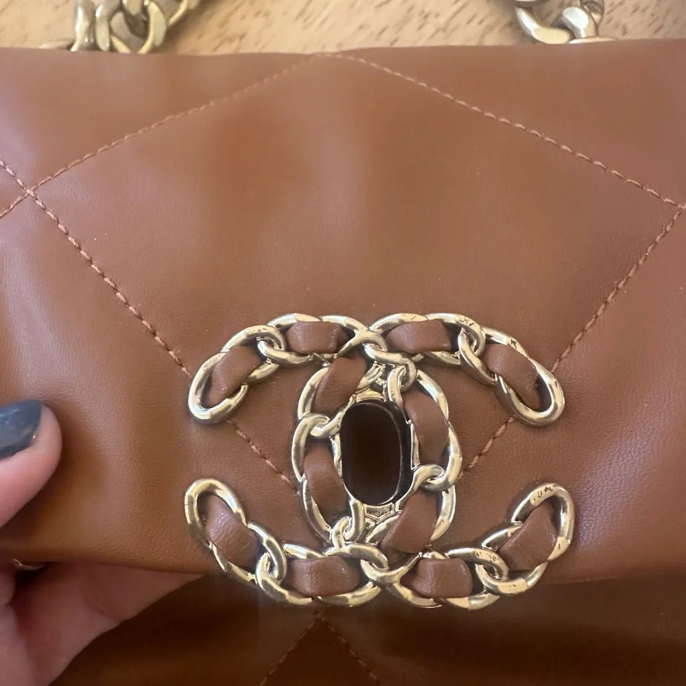 Cognac brown quilted purse - Picture 4 of 11